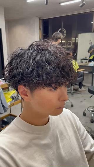 ショート パーマ メンズ マタカ ミナリのヘアスタイル