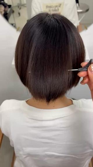 ショート・ボブにしたいけど広がり、うねりが気になる方！！
縮毛矯正をする事でその悩み全て解消します！

ショートや縮毛矯正が初めての方でも丁寧なカウンセリングでお悩みを解消しながら髪質に合わせた薬剤選定、ホームケアの仕方もご提案いたします！ 