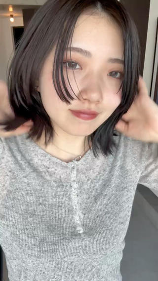 顔周りレイヤーを入れて伸ばしかけでも動きのあるスタイルです!