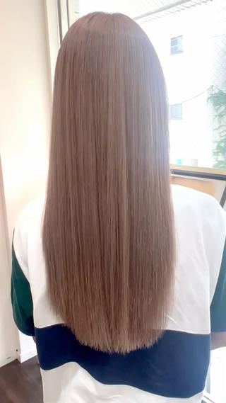 【トステア】トリートメント施術後の動画です!
ブリーチ毛でもツヤサラになります
通常、髪に対してドライヤー、アイロンの熱はダメージですが、トステアトリートメントが毛髪内にある内はなんと熱がケアになります!
よくアイロンやコテをお使いになる方はオススメです!