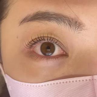 ぱっちり上下パーマ
上まつ毛は根本からかけつつカール感
下まつげは根本からしっかりと下げたdesign︎
上下ともパーマをしてあげることで目力がupします️
上下とも根本からしっかりorくるんっとカール感の2種類のデザインからお選び頂けます
まつ毛の状態やなりたい印象、普段のメイクに合わせたデザインを提案させていただきます