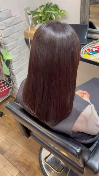 一年前にストレートをかけたお客様
今回は【髪質改善カラー】で髪にツヤと潤いを入れていきます。髪質改善トリートメントの成分が入ってるカラーなのでちょっとした広がりやダメージが気になる方へおさまりが良くなるのでとてもオススメです！
ダメージも考慮しながらカラーしたい方は是非一度髪質改善カラー、お試し下さい 