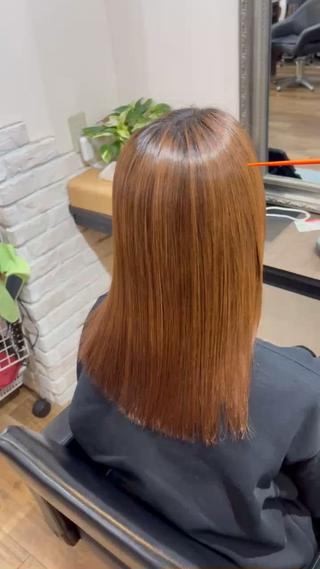 毎日アイロンをかけるお客様
顔まわりのうねり、後ろの髪のクセにお悩みでした
【髪質改善ストレート】で柔らかくしなやかな髪に
ずっと肩上のボブでしたがストレートをかけるようになってから伸ばしてみようとなりセミロングまで長くなりました毎日アイロンかける方や伸ばして行きたい方へもとてもオススメのメニューです 