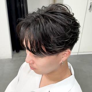 大人気のフェザーパーマなら僕にお任せ下さい!理想のスタイルに仕上げます。セット方法など気になることも全てお伝えさせていただきます!