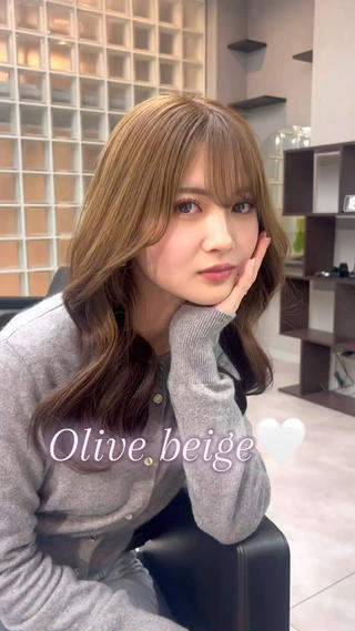 shooting
やわらかいolive beige
︎︎
ブリーチなしでダメージを軽減して作る
オリーブベージュ♡
馴染みもよくて、The王道モテヘア
絶妙なやわらかさがpointです