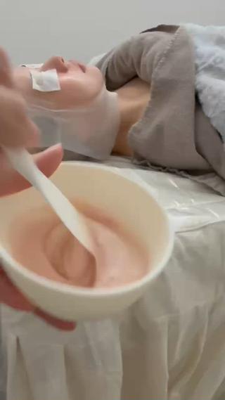 ひんやり気持ちいいモデリングマスクつき 