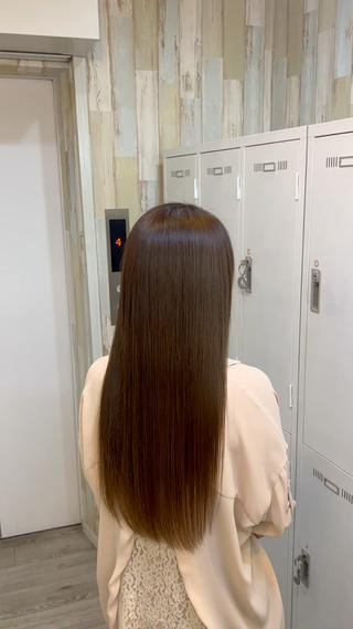 本気の髪質改善
サラサラの艶髪にします
1度でもこのクオリティーですが
何度も繰り返すことでよりトリートメントが定着しますので
より髪の毛が美しくし綺麗になびく艶感が維持できます(((o(*゚▽゚*)o)))
#髪質改善#トリートメント#艶髪#大人女子#美髪#透明感カラー