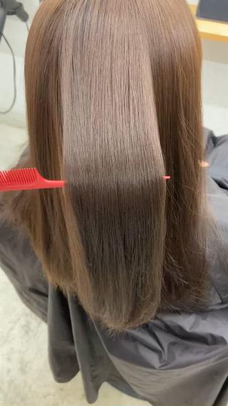縮毛矯正をかけるメリットとして癖がをなくすは前提として、指通りが良くなる・乾くのが早くなる・艶がでなどがあります
#金山 #縮毛矯正 #艶髪 #ストレート #金山美容院