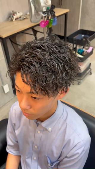 ミディアム パーマ メンズ縮毛矯正 細谷碧海のヘアスタイル