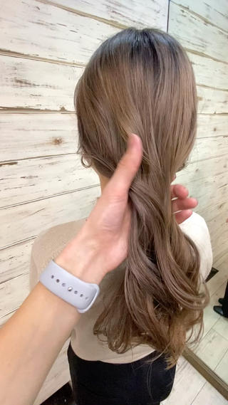 ミルクティーベージュ
ブリーチカラーの王道でかわいいです