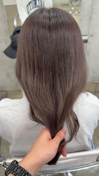 柔らかい色味のグレージュ
色落ちもオレンジみが出づらくなるよう調整しています◎