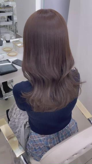透明感カラー
大人気のオリーブグレージュです 