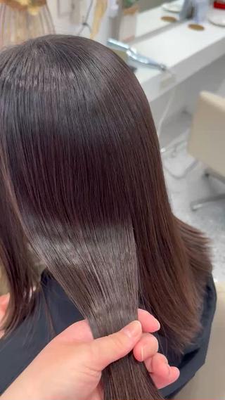ミディアム LOMARLIE/ NATUMIのヘアスタイル