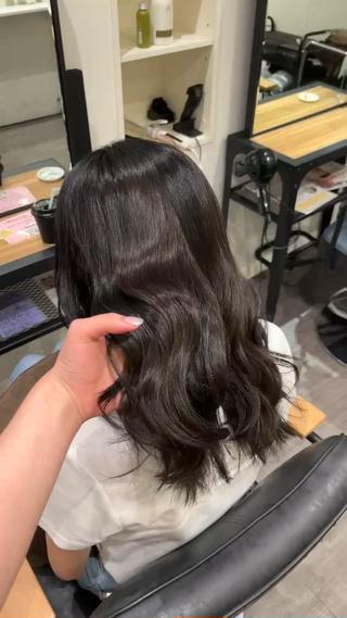 黒染めを使わない透明感たっぷりナチュラルブラック
就活後もカラーを楽しみたい方必見♩
今後したいカラーも相談しながら暗くできます
就活カラーはお任せ下さい⟡.·*.