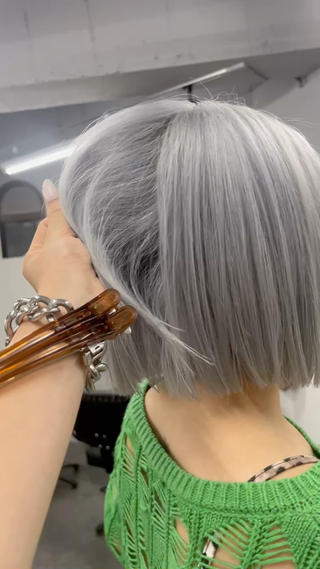 white silver
ブリーチ3回〜
ハイトーンはブリーチベースが大事です