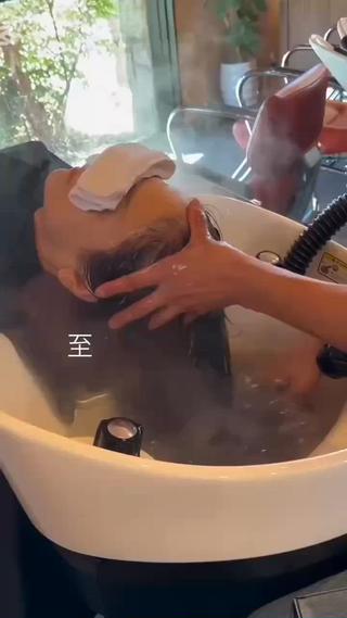 鶴田 拓也のヘアスタイル