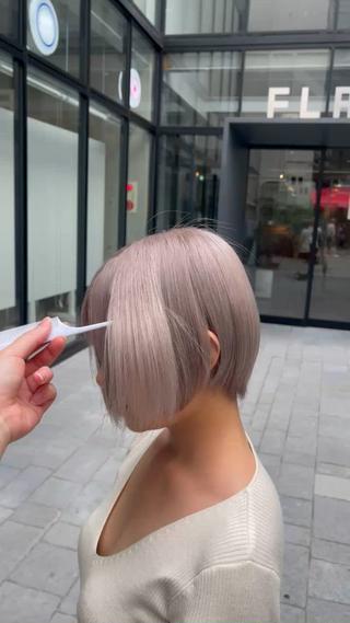 ケアブリーチでダメージレスに️
黄身を抑えたpale color