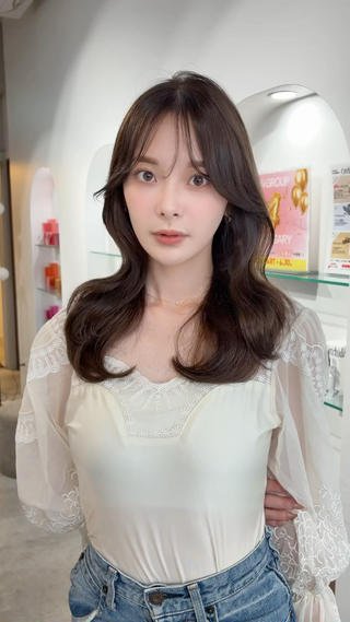 ロング カラー 藤野 結衣のヘアスタイル
