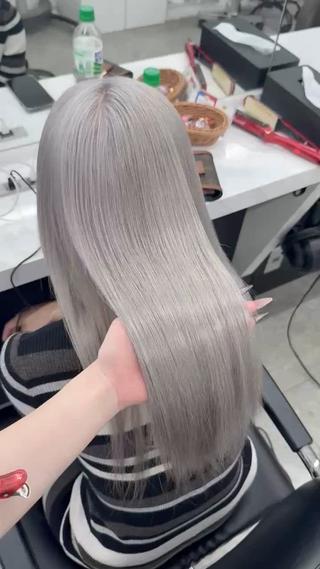 ロング カラー 🩶ハイトーン × プルエク🩶MIWAのヘアスタイル