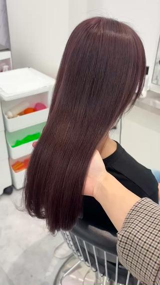 トリートメント+カラーで色持ちアップ
ケアをしながらカラーを楽しみましょう