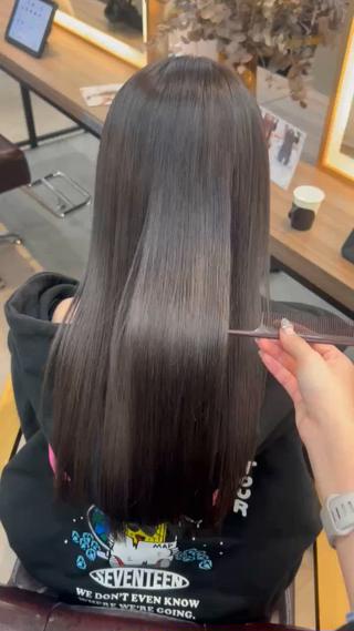 アッシュグレーが可愛いニュアンスカラー
ブリーチをやめていく方はブリーチなしで根元をほんのり明るくして暗め透明感増し増しカラーがおすすめ