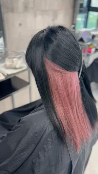 セミロング カラー メンズ 推し活×推し色 オタク美容師かずきのヘアスタイル