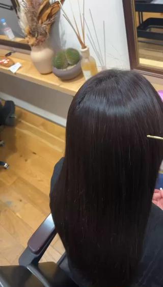 乾かすだけでツヤツヤの縮毛矯正
※ブラシ、アイロンは使用しておりません。