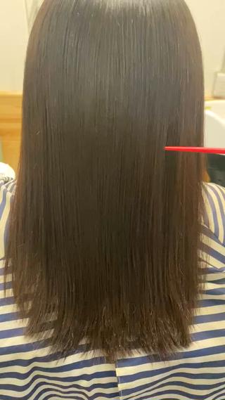髪と頭皮を同時に改善できる当店オリジナルメニュー。
超音波アイロンと美顔器を使用していきます。
