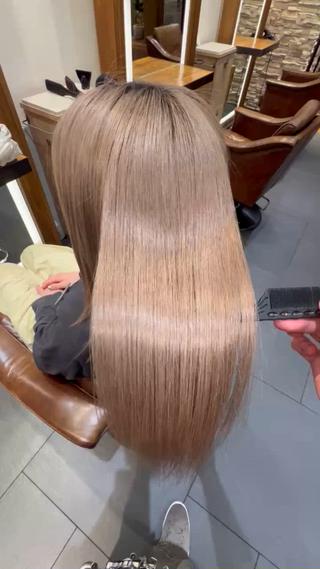 水素シナジートリートメント
ブリーチを何度も重ねている髪でもこの艶と潤いが手に入ります
個人的にとてもオススメです
