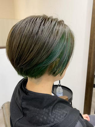 オリーブにディープグリーンのインナー 