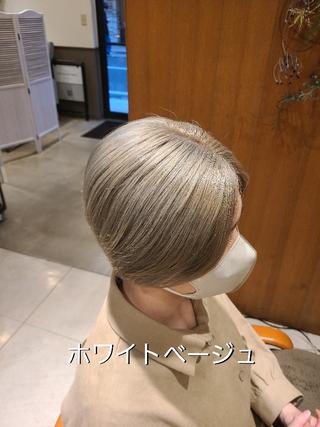 ダブルカラー
ベージュ系
ショートボブスタイル