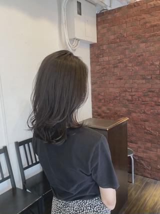 ミディアムくびれヘア
暗髪ダークカラー秋オススメです!
