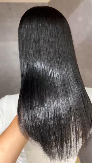 セミロング カラー なんば、心斎橋🍓 ハイトーンnicoのヘアスタイル