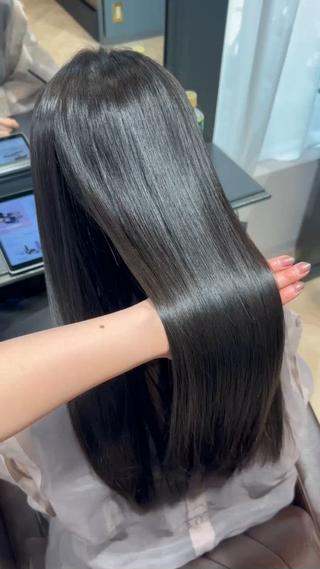 ホリスティックストレートで艶髪に