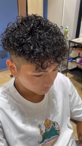 ショート カラー パーマ メンズ メンズサロン LiGKAITO🦖のヘアスタイル
