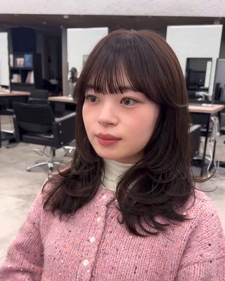 骨格に合う顔周りカットで目がぱっちり大きく見えます
前髪カット / 顔周りカット / レイヤーカット / 透明感カラー / グレージュ / ベージュ