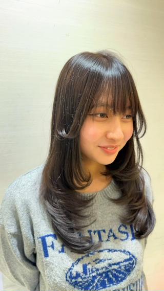 ロング ブリーチ透明カラー/ レイヤーカット海希のヘアスタイル