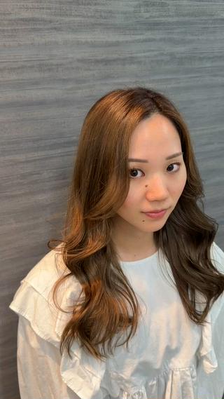 ロング ブリーチ透明カラー/ レイヤーカット海希のヘアスタイル