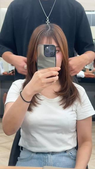 ミディアム ブリーチ透明カラー/ レイヤーカット海希のヘアスタイル