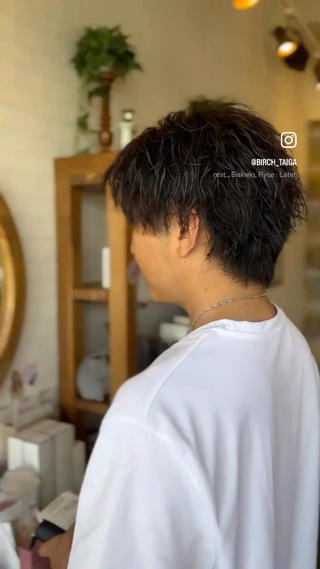 ちょこっとウルフ

刈り上げたくないけど襟足少し欲しい方におすすめ 