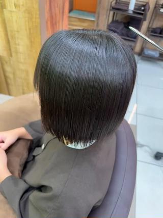 ボブでもまとまる縮毛矯正

広がりやすいボブスタイルも自然なストレートで扱いやすく

真っ直ぐすぎない柔らかな質感で、毎朝のセットも簡単になります

湿気やうねりが気になる方はぜひご相談ください♪

#髪質改善 #縮毛矯正 #ボブ #ショートボブ #艶髪 #美髪 #長崎美容室 #大村美容室 #大村縮毛矯正 #長崎縮毛矯正 #EARTH大村店 