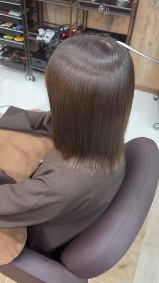 ボブでもまとまる縮毛矯正

広がりやすいボブスタイルも自然なストレートで扱いやすく

真っ直ぐすぎない柔らかな質感で、毎朝のセットも簡単になります

湿気やうねりが気になる方はぜひご相談ください♪

#髪質改善 #縮毛矯正 #ボブ #ショートボブ #艶髪 #美髪 #長崎美容室 #大村美容室 #大村縮毛矯正 #長崎縮毛矯正 #EARTH大村店 