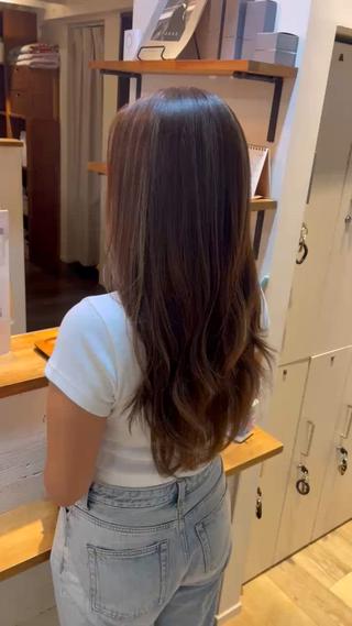 胸下ロングのレイヤースタイル
巻きは緩めに
ハイライトを入れて海外サーフガール風に