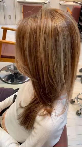 髪質改善ブリーチハイライトカラー
今回は前回入れたハイライトにリタッチをして繋げ、シャンプー台で色味を入れた海外ヘア風仕上がりになります!
是非ブリーチしたい方お悩みの方はご予約お待ちしております!