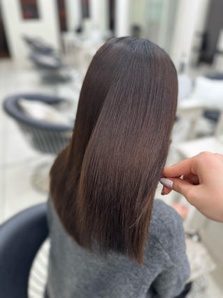 とってもツヤツヤな美髪縮毛矯正
雨の日によくうねってしまったり、パサつきや朝の手入れが大変な方にとってもおすすめなメニューとなっております!
久しぶりに縮毛矯正をしたい方、夏の時期にかけた方は現在リタッチの周期となっております!是非お任せ下さい!
縮毛矯正モデル様、ブリーチモデル様を募集しております!モデル様価格のため、たくさんのご予約お待ちしております!