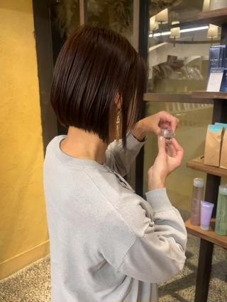 首元すっきりなミニボブ︎
ラインをきれいに出して
横顔まで美しく見えるシルエットに。
コンパクトだけど女性らしく、
ツヤ感重視で大人っぽい仕上がり
#ミニボブ #ボブヘア
#大人ボブ #切りっぱなしボブ
#艶ボブ #横顔美人 #ショートボブ