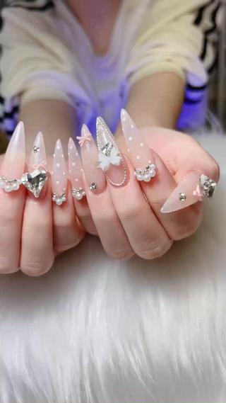 ネイル PLUSSPA HOANGのネイルデザイン