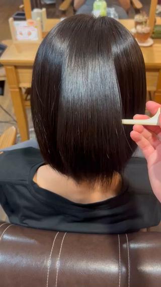 美髪矯正でクセなしストレートへ
乾かしただけの状態でこの仕上がりです