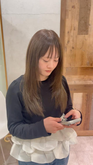 赤みを消すブリーチなしのオリーブカラー
毛先はレイヤーカット︎ 