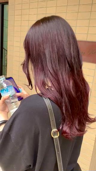 深めのRED
毛先はブリーチですが、根元から中間はワンカラーでここまで赤が再現できます◎️